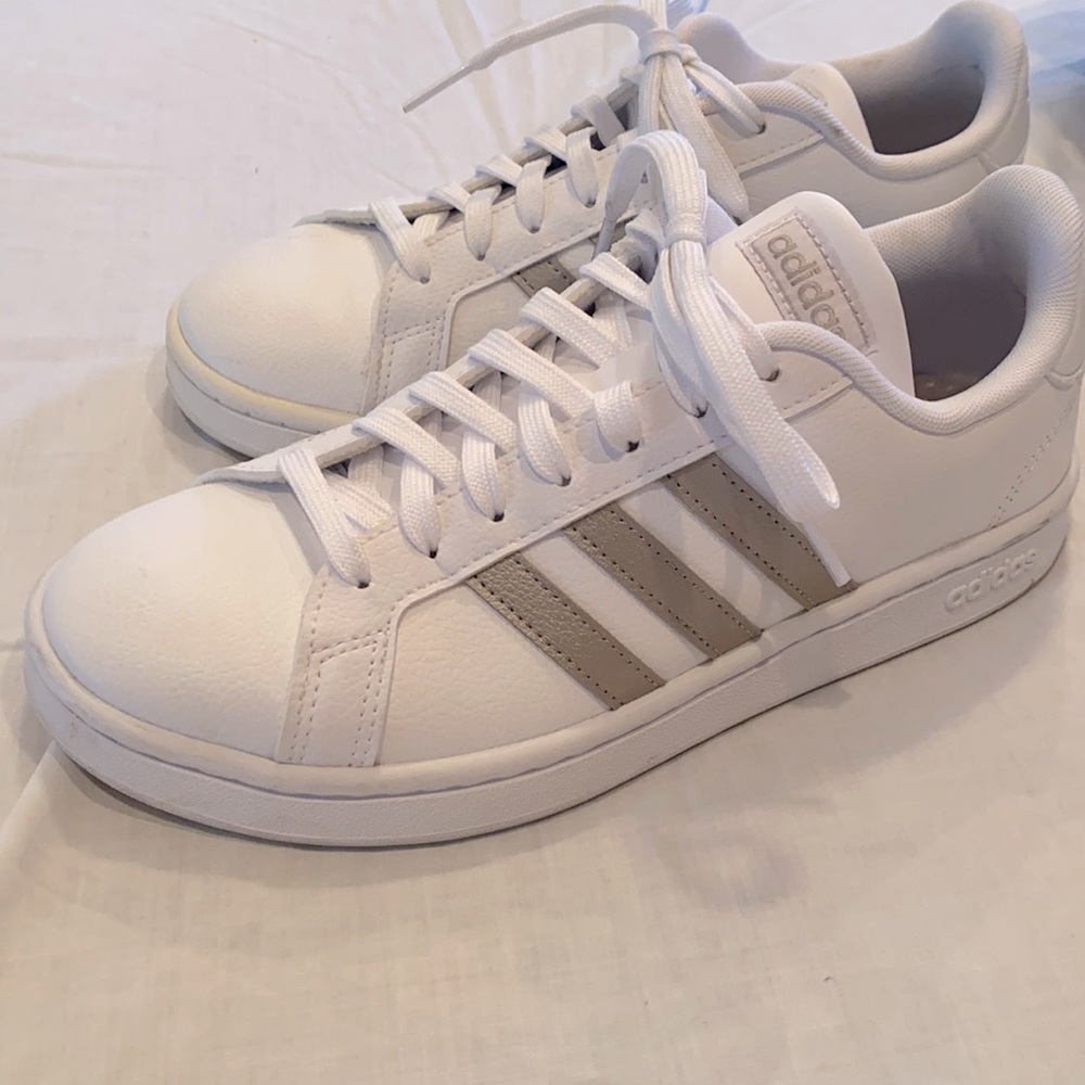 Adidas silver stripe size 7.5